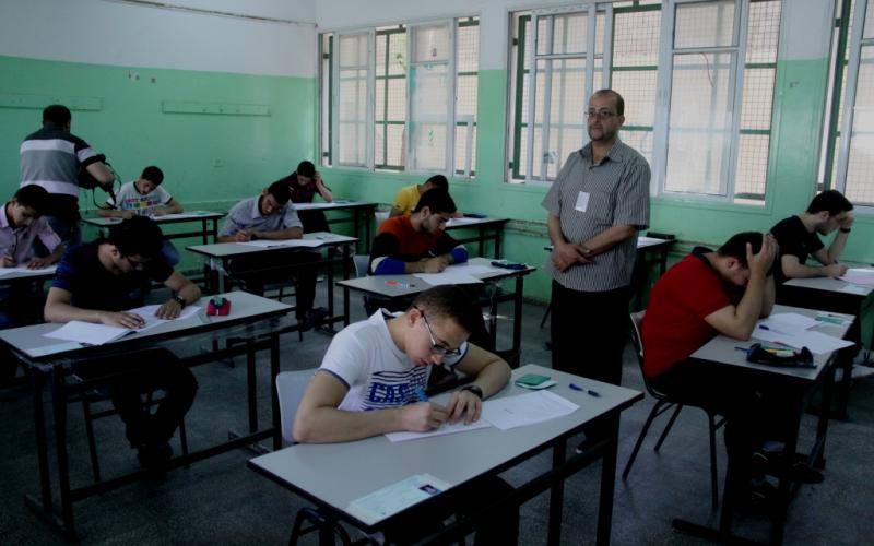صور: جولة تفقدية لطلبة الثانوية العامة بغزة