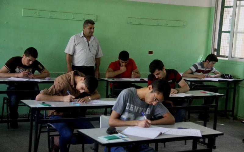 صور: جولة تفقدية لطلبة الثانوية العامة بغزة