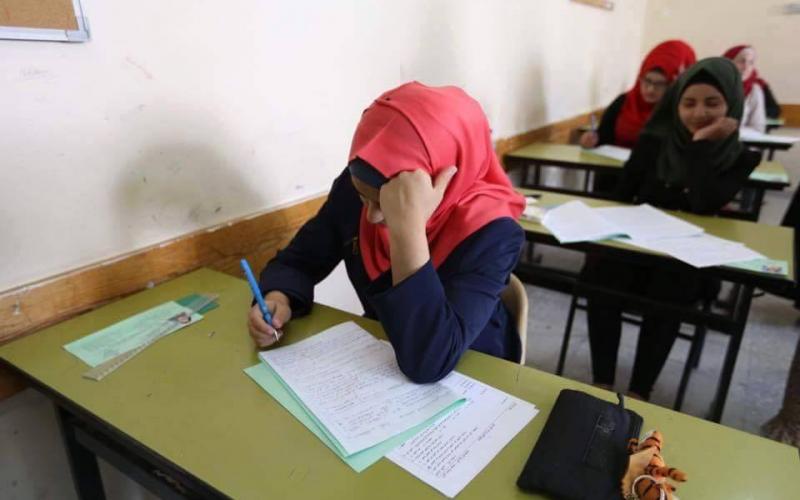 صور: الحمدالله يتفقد طلاب التوجيهي بالضفة