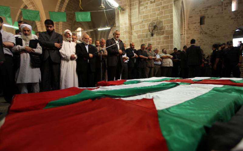 صور.. صلاة الجنازة على الشهداء بإمامة هنية