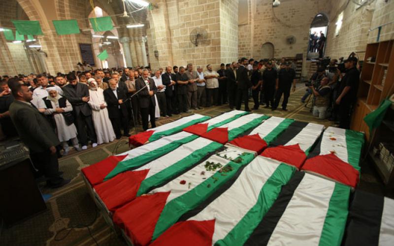 صور.. صلاة الجنازة على الشهداء بإمامة هنية
