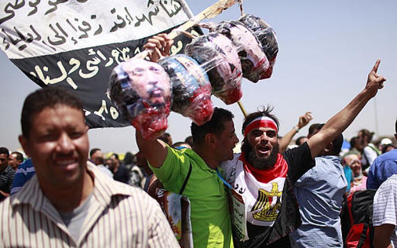 صور.. محاكمة مبارك وردة فعل أهالي الشهداء