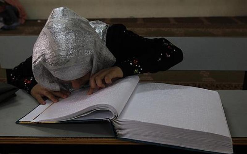 صور.. مبصرون ومكفوفون يحفظون القرآن بغزة