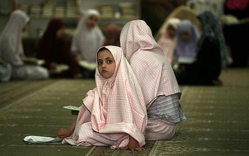 صور.. مبصرون ومكفوفون يحفظون القرآن بغزة