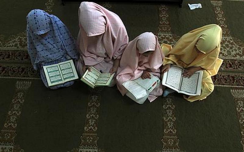 صور.. مبصرون ومكفوفون يحفظون القرآن بغزة