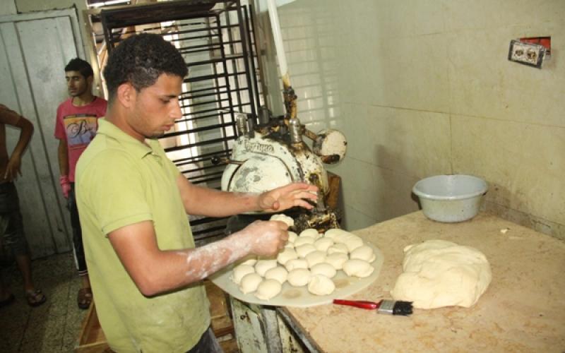 صور.. رحلة مع خبز "الفينو" داخل المخبز