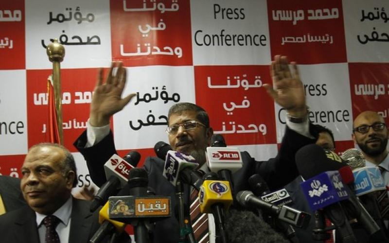 بالصور.. الأفراح تعم مصر بفوز "مرسي"