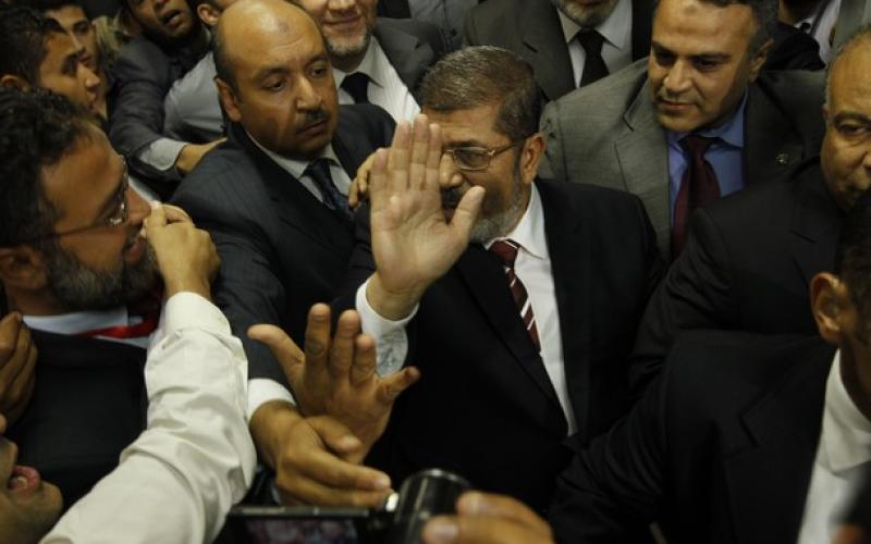 بالصور.. الأفراح تعم مصر بفوز "مرسي"