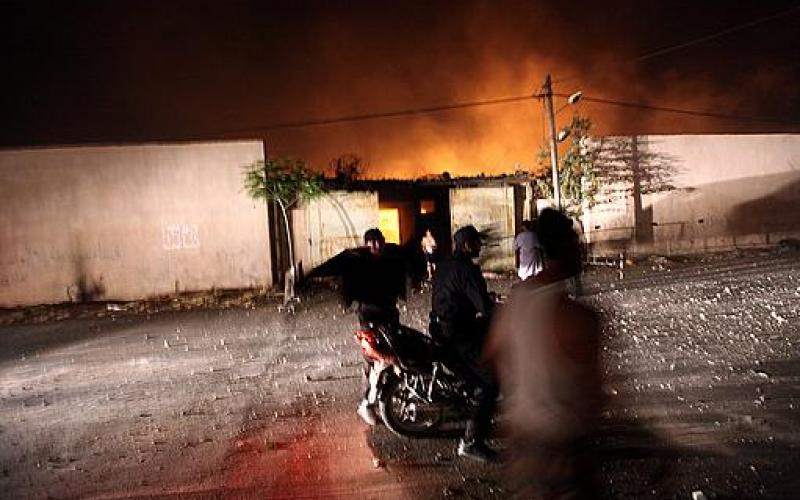 صور.. قصف عنيف لموقع السرايا الحكومي بغزة