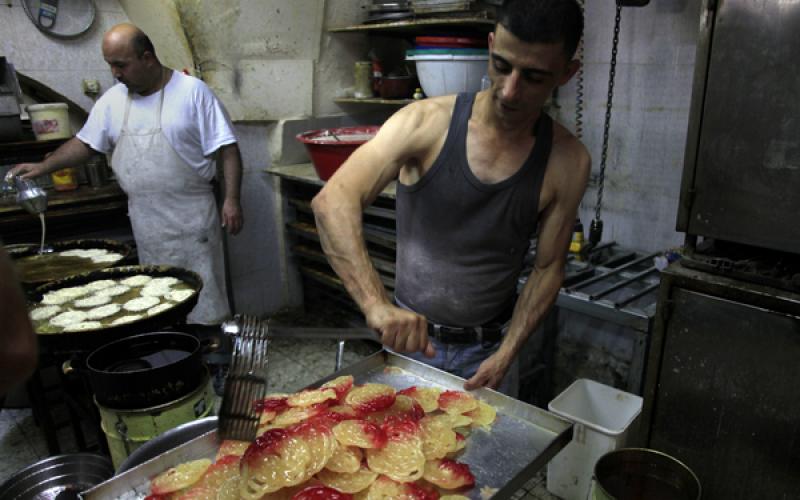 صور: حلويات "المشبّك" بنكهة مقدسية