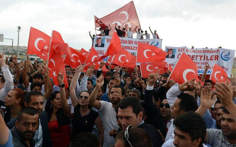 صور: مئات الآلاف تأييداً لأردوغان بأنقرة