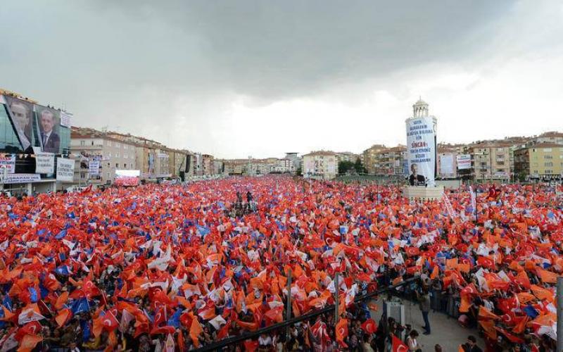 صور: مئات الآلاف تأييداً لأردوغان بأنقرة