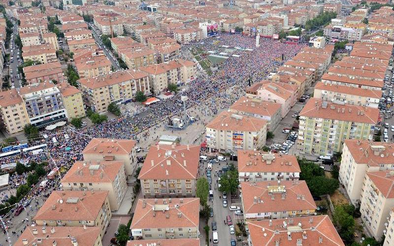 صور: مئات الآلاف تأييداً لأردوغان بأنقرة