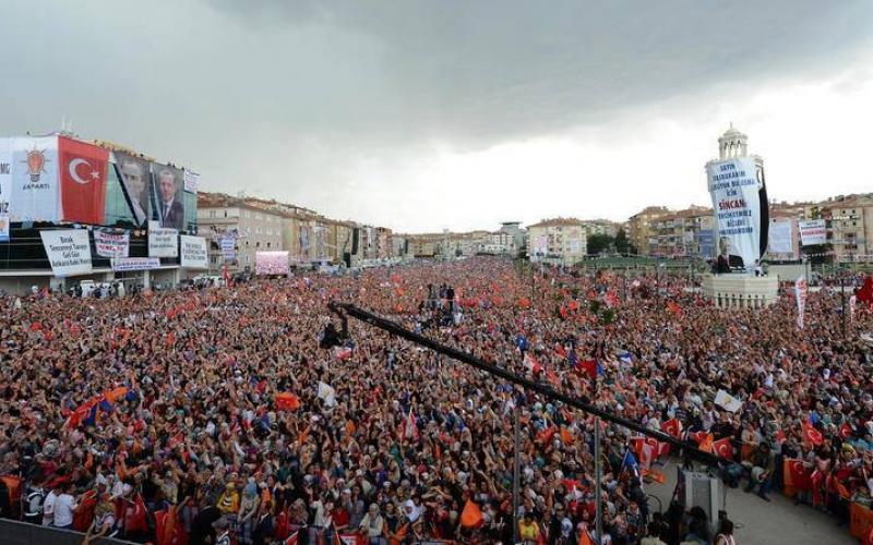 صور: مئات الآلاف تأييداً لأردوغان بأنقرة