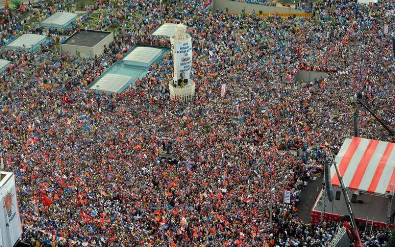 صور: مئات الآلاف تأييداً لأردوغان بأنقرة