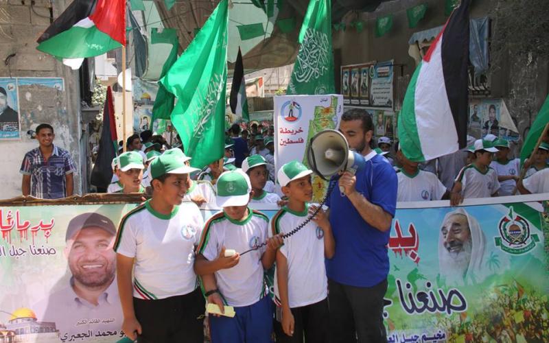 صور:دموع والدة الجعبري باستقبال "جيل العودة"