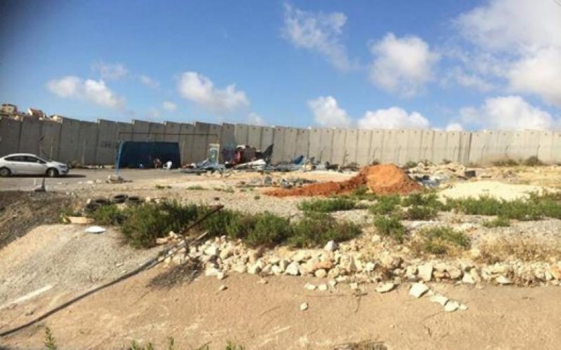 بالصور: الاحتلال يهدم منشآت تجارية بالقدس