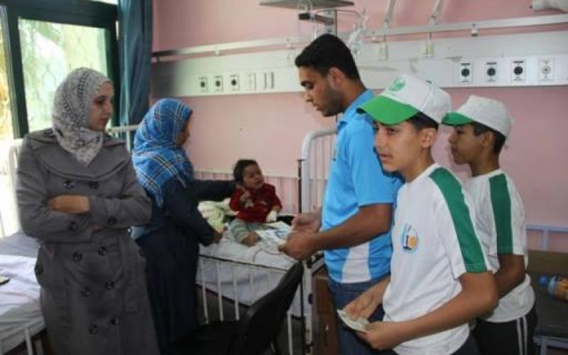 صور: "مشاعل التحرير" يزورون مستشفى الأقصى