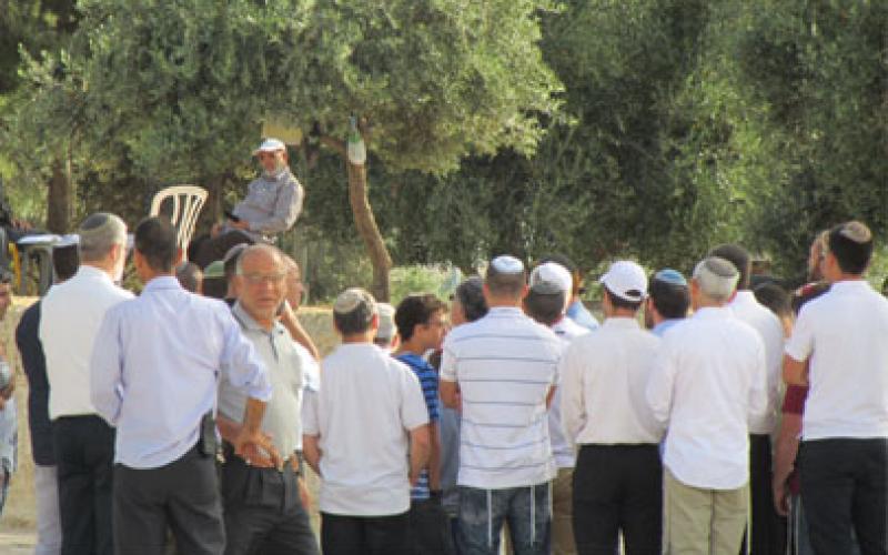 بالصور: هل بدأ الاحتلال بفرض تقسيم الأقصى زمنيًا؟!