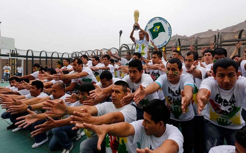 صور: البيرو تطلق كأس العالم للسجناء