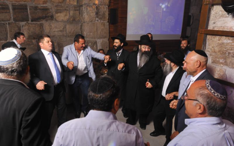 صور: الاحتلال يحفر أنفاق أسفل الأقصى