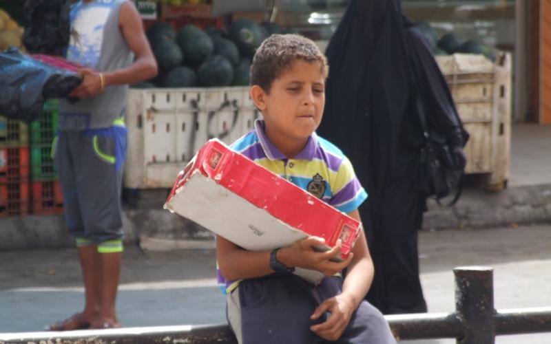 بالصور: بيع الدخان بين الحاجة والوقوع بالحرام