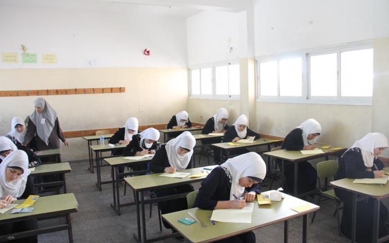 صور: بدء امتحان الثانوية العامة في غزة