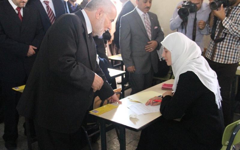 صور: بحر والوزراء الجدد يتفقدون التوجيهي