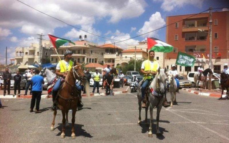 بالصور: مسيرة خيول تضامناً مع الأسرى