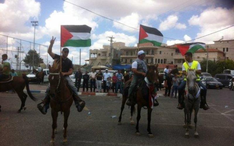 بالصور: مسيرة خيول تضامناً مع الأسرى