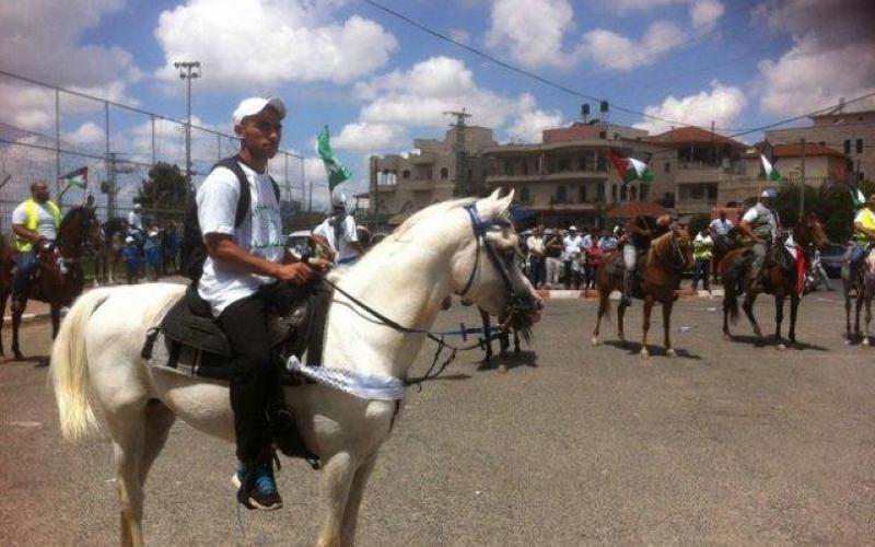 بالصور: مسيرة خيول تضامناً مع الأسرى