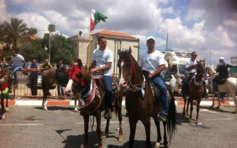 بالصور: مسيرة خيول تضامناً مع الأسرى