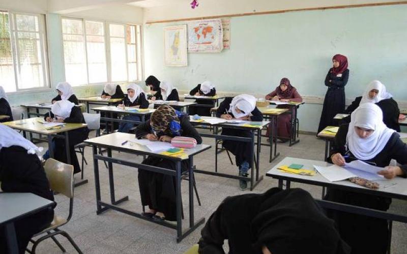 صور: انطلاق اليوم الأول للتوجيهي بخانيونس