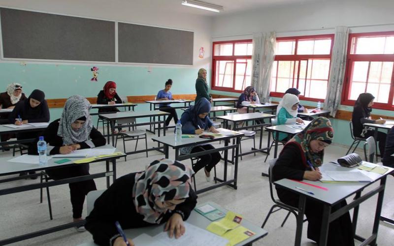 بالصور: ارتياح بين طلبة التوجيهي باليوم الأول