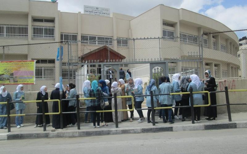 بالصور: ارتياح بين طلبة التوجيهي باليوم الأول