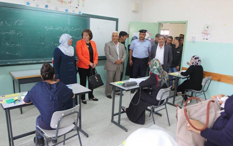 بالصور: ارتياح بين طلبة التوجيهي باليوم الأول