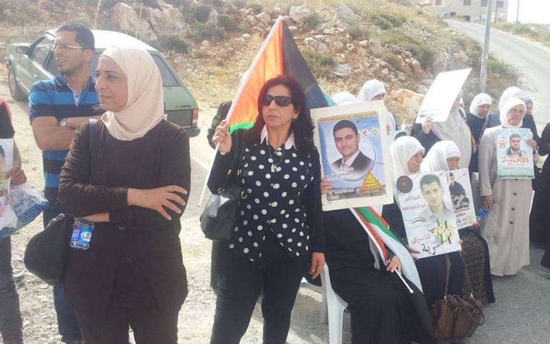 صور: وقفة تضامنية أمام منزل الأسير سليمان