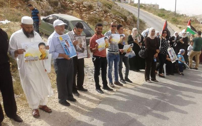 صور: وقفة تضامنية أمام منزل الأسير سليمان