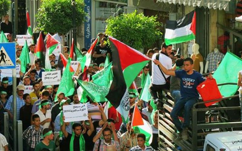 بالصور: مسيرة حاشدة لـ"حماس" دعماً للأسرى برام الله