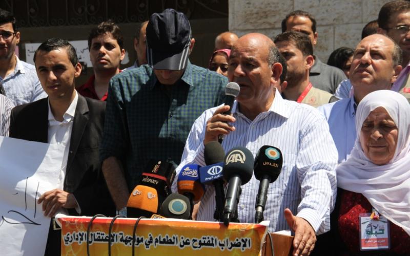 صور:وقفة تضامنية بغزة مع الأسرى المضربين