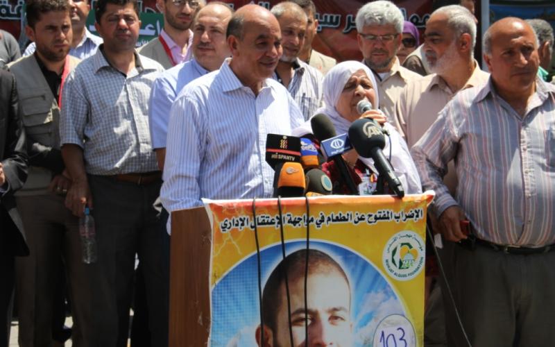 صور:وقفة تضامنية بغزة مع الأسرى المضربين