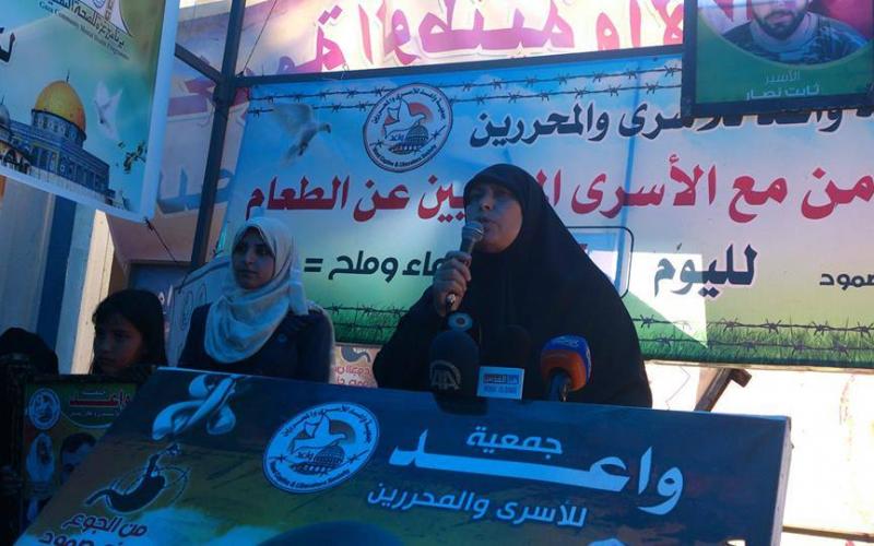صور: الحركة النسائية تنظم وقفة تضامنية مع الأسرى