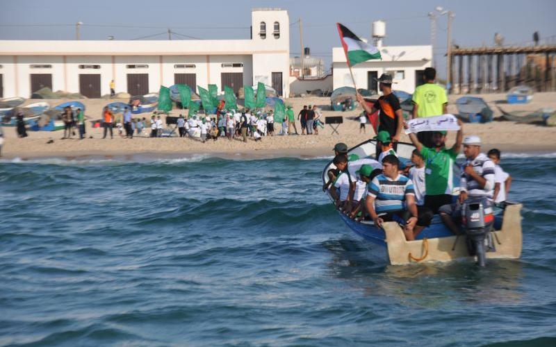 صور: فعالية تضامنية مع الأسرى على بحر رفح