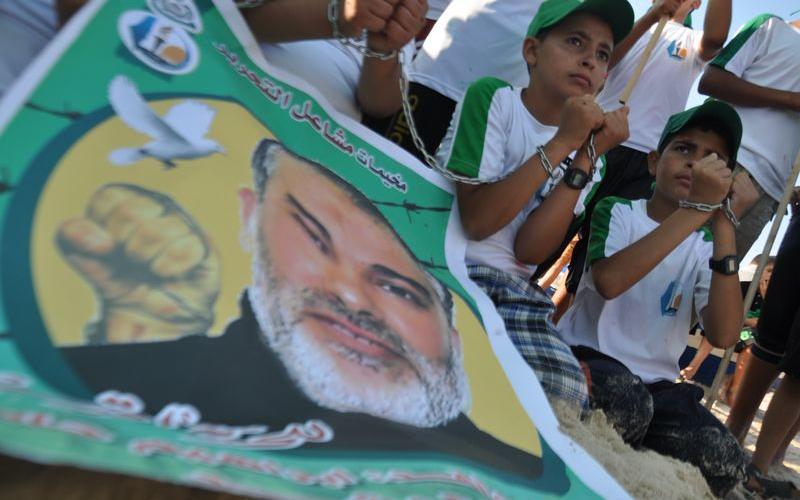 صور: فعالية تضامنية مع الأسرى على بحر رفح