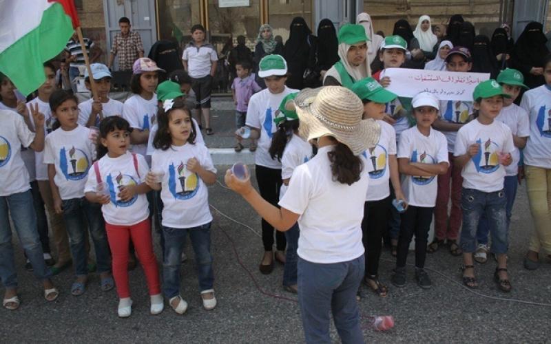 بالصور: ذوو الأسرى واشتياق للحظة الفرج