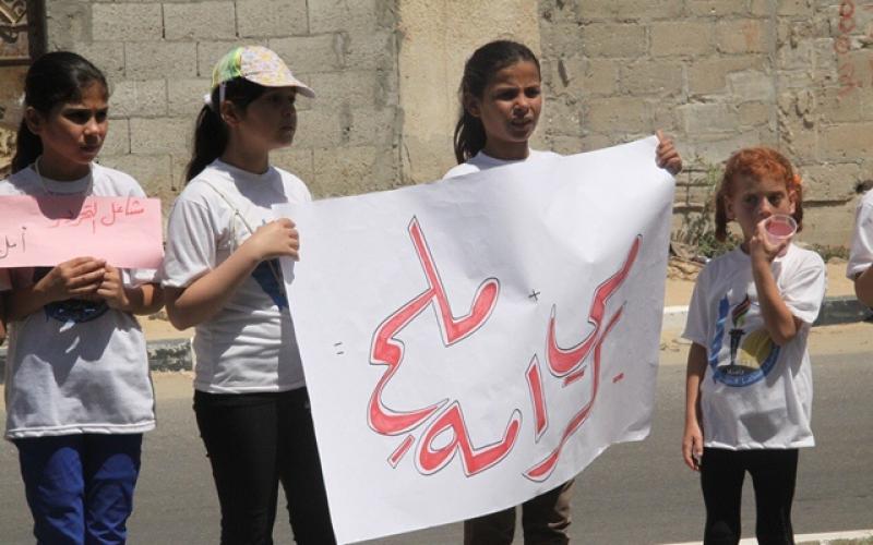 بالصور: ذوو الأسرى واشتياق للحظة الفرج