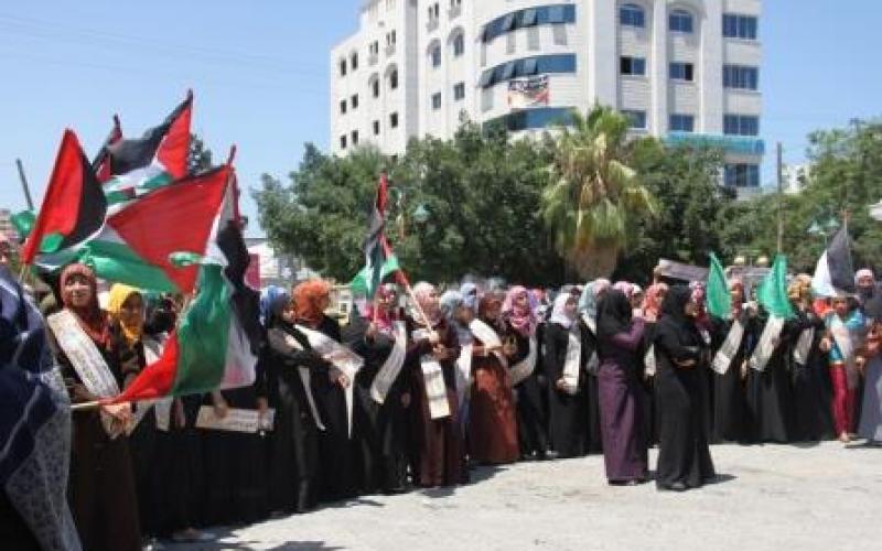 صور: مسيرة نسائية تضامنية مع الأسرى بغزة