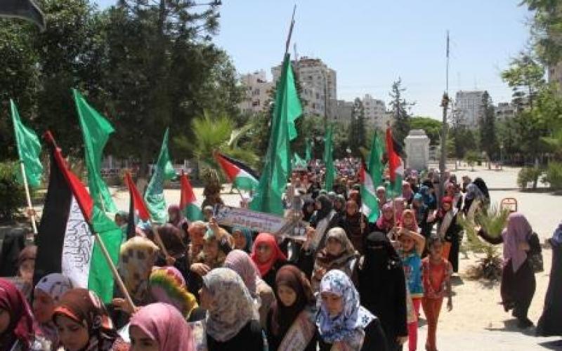صور: مسيرة نسائية تضامنية مع الأسرى بغزة