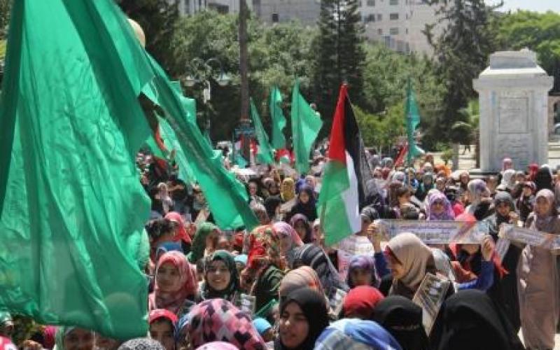 صور: مسيرة نسائية تضامنية مع الأسرى بغزة