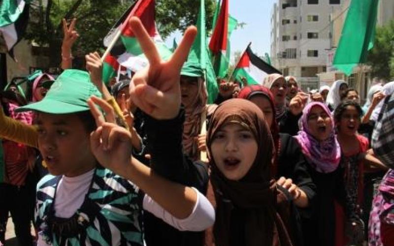 صور: مسيرة نسائية تضامنية مع الأسرى بغزة
